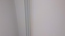 Установить карнизы