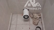 Стандартный монтаж напольного унитаза с пластиковой канализацией