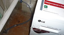 Установить в ванной стиральную отдельностоящую машину LG F1096ND3