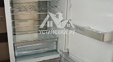 Установить встраиваемый холодильник и перенавесить на нём двери