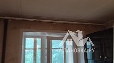 Установить настенные карнизы