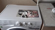 Установить на кухне новую отдельностоящую стиральную машину Hotpoint-Ariston VMUF 501 B