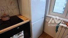 Установить холодильник