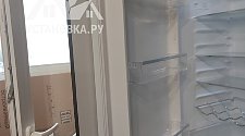 Установить встроенный холодильник