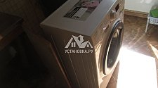 Установить отдельностоящую стиральную машину Hotpoint-ariston на кухне