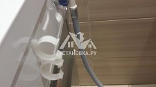 Установить новую отдельностоящую в ванной на готовые коммуникации стиральную машину Candy