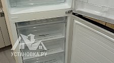 Перевесить двери на отдельно стоящем холодильники с дисплеем