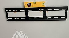 Установить/подвесить и настроить телевизор
