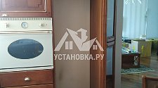 Установка встроенного холодильника