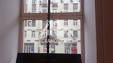 Установить телевизор на потолочный кронштейн 