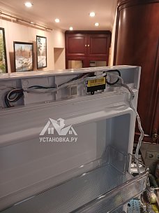 Перенавесить двери холодильника