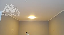 Повесить потолочные светильники на бетонный потолок