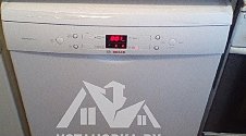 Установить отдельностоящую посудомоечную машину на готовые коммуникации