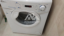 установить в ванной комнате отдельностоящую новую стиральную машину Candy AQUA 2D1140-07
