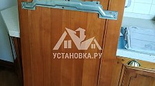 Установка встроенного холодильника