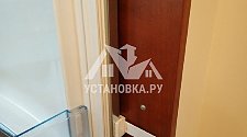 Установка встроенного холодильника