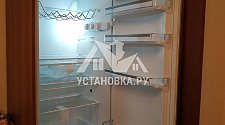 Установка встроенного холодильника