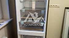 Установить новый отдельно стоящий на кухне холодильник LG