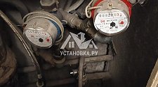 Установить в ванной комнате новую отдельностоящую стиральную машину Аристон на готовые коммуникации вместо прежней