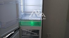 Установить новый отдельно стоящий холодильник