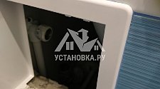 Установить отдельностоящую стиральную машину и отдельностоящий холодильник