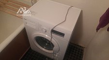 Установить отдельностоящую стиральную машину Hansa в ванной