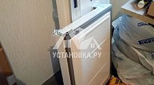 Перевесить двери на отдельностоящем холодильнике Hotpoint-Ariston