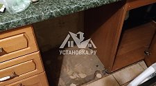 Установить на кухне отдельностоящую посудомоечную машину