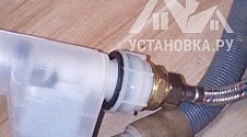 Установить отдельностоящую посудомоечную машину на готовые коммуникации
