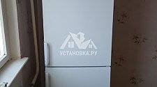Установка бытового холодильника