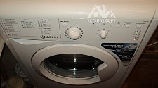 Установить отдельностоящую стиральную машину Indesit 4085