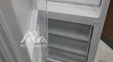 Перевесить двери с электронном дисплеем на отдельностоящем холодильнике