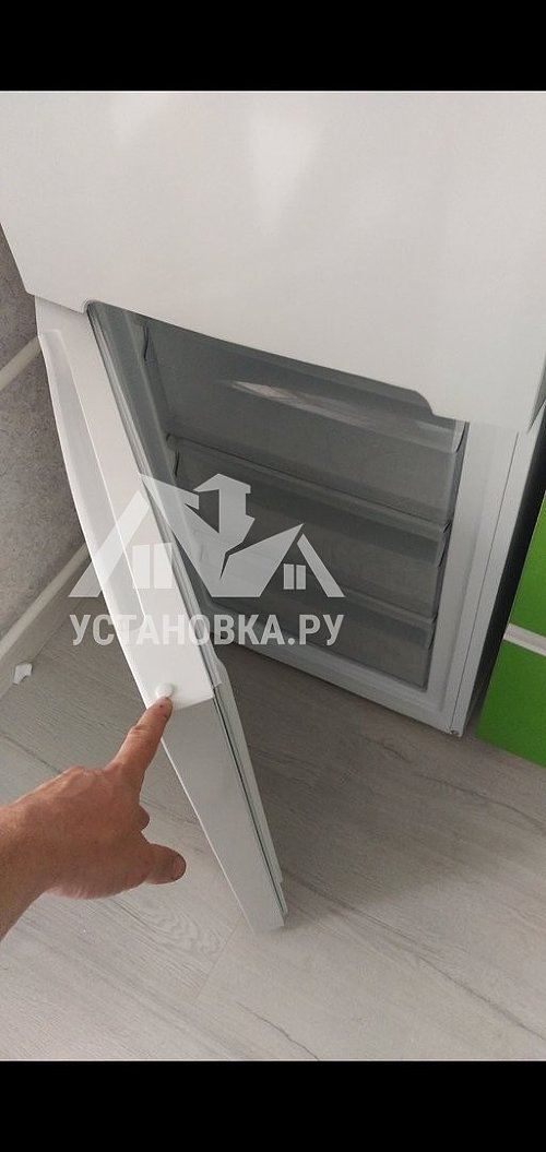 Перенавесить двери холодильника