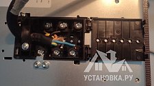 Установить/Подключить плиту/варочную панель.