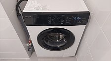 Установить отдельностоящую стиральную машину