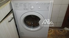 Установить отдельностоящую стиральную машину Indesit IWUB 4085 (CIS) на кухне