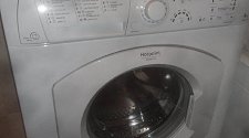 Установить отдельностоящую стиральную машину Hotpoint Ariston ARSL 105