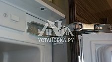 Установить холодильник встраиваемый Bosch KIR81AF20R