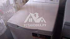 Установить на готовые коммуникации отдельностоящую стиральную машину Indesit на кухне