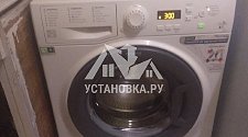 Установить на готовые коммуникации на кухне отдельностоящую стиральную машину