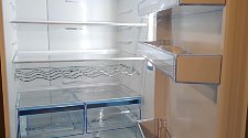 Установить отдельностоящий холодильник.