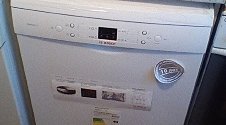 Установить отдельностоящую посудомоечную машину на готовые коммуникации