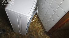 Установить отдельностоящую стиральную машину Indesit IWUB 4085 (CIS) на кухне