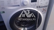 Установить на кухне отдельностоящую стиральную машину Аристон с доработкой воды