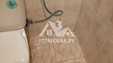 Установить в ванной  комнате отдельностоящую стиральную машину Аристон на готовые коммуникации на место предыдущей