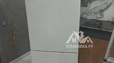 Перевесить двери с электронном дисплеем на отдельностоящем холодильнике