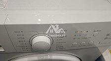 Установить отдельностоящую стиральную машину и отдельностоящий холодильник
