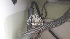 Установить на кухне новую отдельно стоящую стиральную машину Indesit