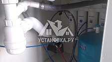 Установить отдельностоящую стиральную машину Самсунг на кухне под столешницу