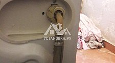 Установить отдельностоящую в ванной комнате новую стиральную машину Indesit